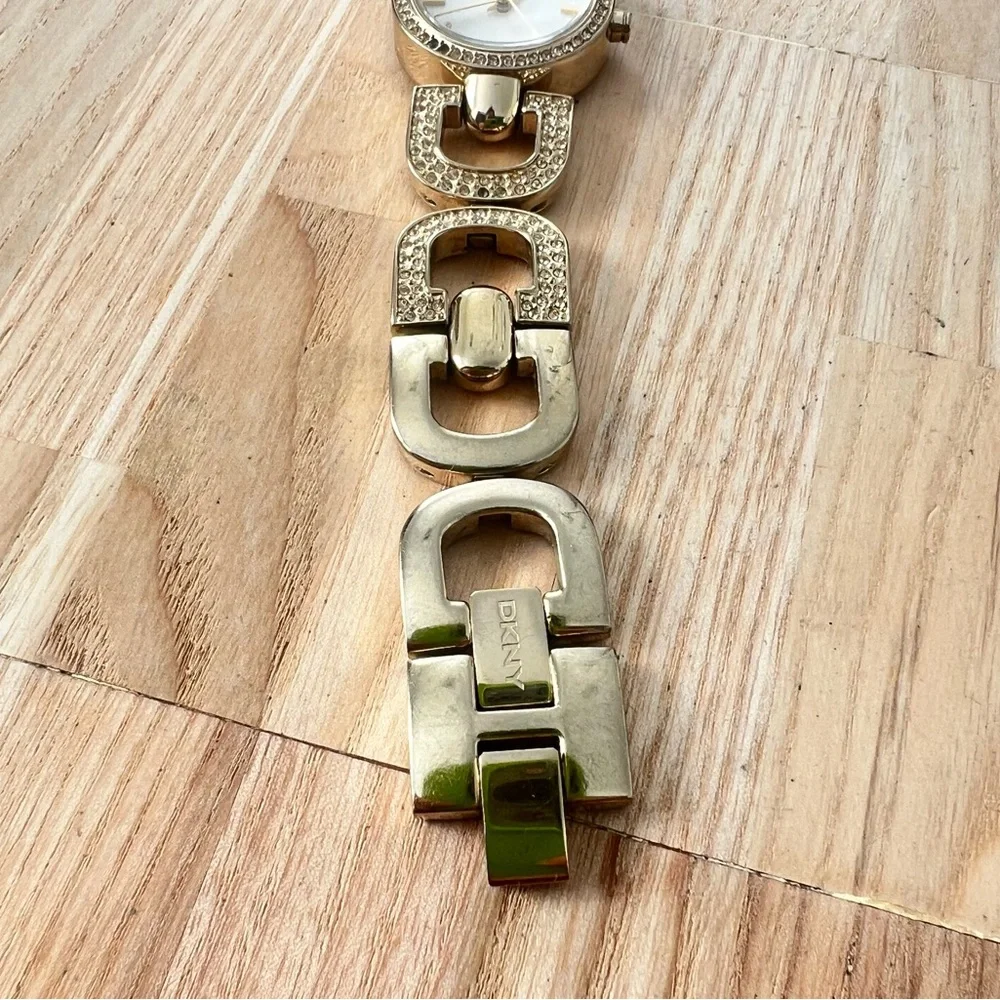 DKNY ladies gold tone crystal studded bracelet watch NEW BATTERY